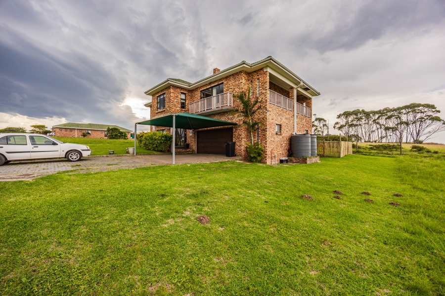 To Let 5 Bedroom Property for Rent in Cove Rock Eastern Cape